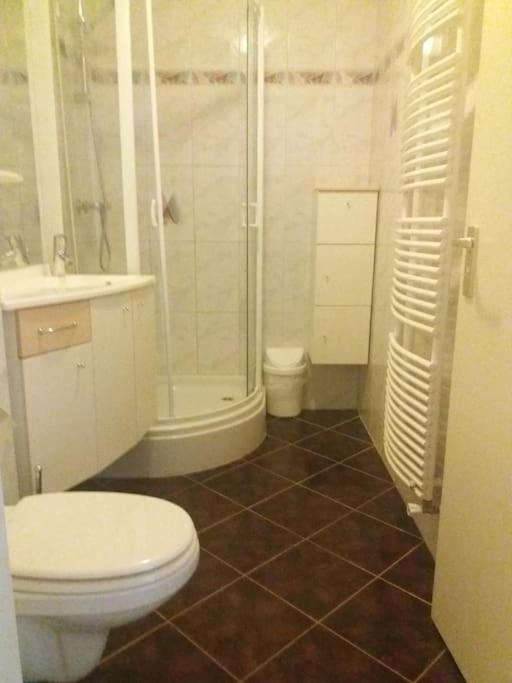 Beach Apartment +/- 5 Minutes To Sea, Self Checkin جوليانادورب المظهر الخارجي الصورة