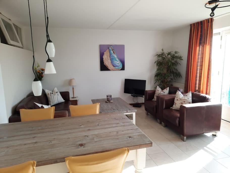 Beach Apartment +/- 5 Minutes To Sea, Self Checkin جوليانادورب المظهر الخارجي الصورة